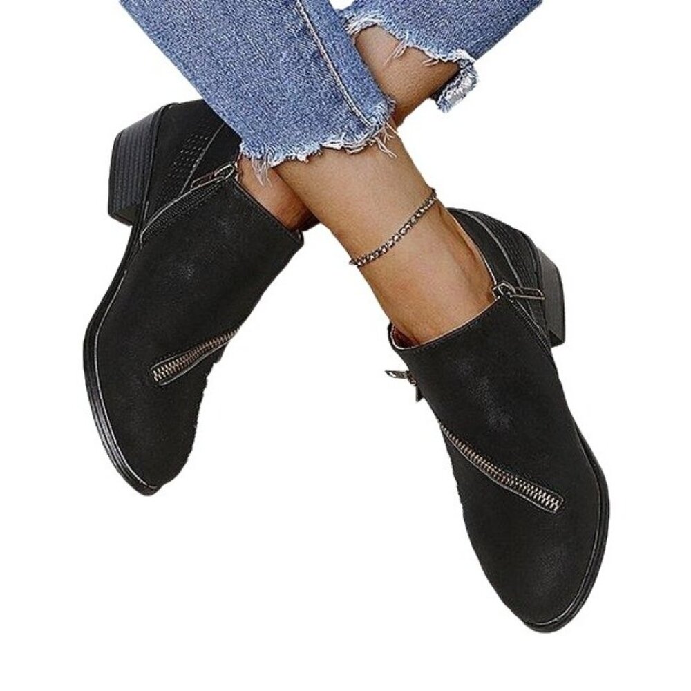 YASIRUN - Black Zip-Accent Ankle Boot